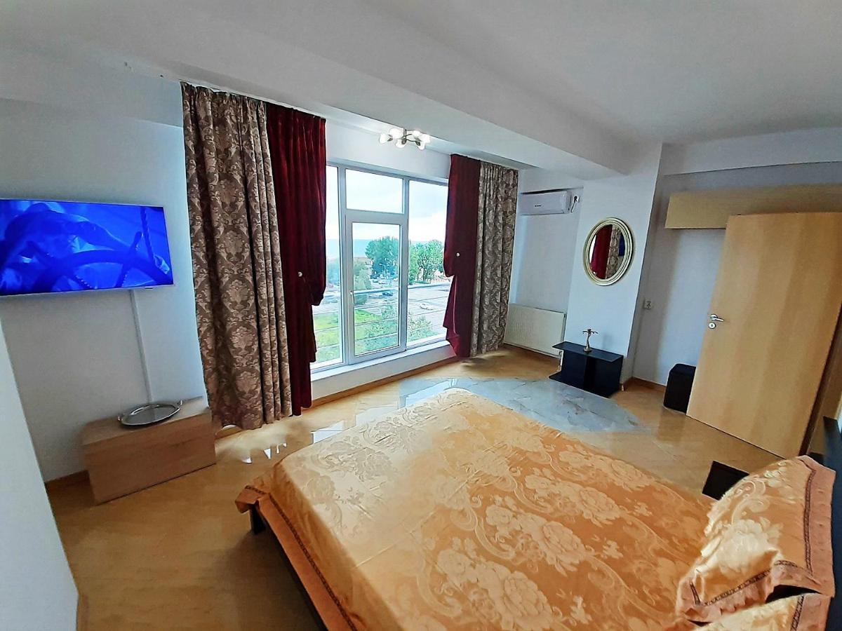 Anabella Summerland * Mamaia